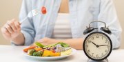 Protarpinis badavimas – nauja mada ar reali priemonė svoriui kontroliuoti?
