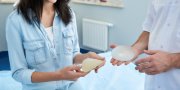 Žinomas chirurgas paneigė 5 dažniausius mitus apie krūtų implantus: nustebsite