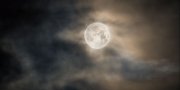 Mėnulio fazių įtaka sveikatai: ar pilnatis iš tikrųjų mus veikia?