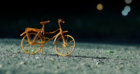 Turbūt mažiausias dviratis pasaulyje (video)