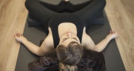 YIN joga moko priimti netobulą savo pusę