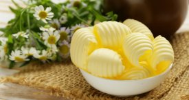 Kas sveikiau: natūralus sviestas ar pramoninis margarinas?