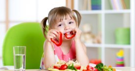Sveikos mitybos specialistė pataria: kaip užtikrinti, kad vaikas valgytų sveiką ir naudingą maistą?