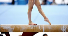 Laimingai pasibaigusios gimnastų nesėkmės (video)