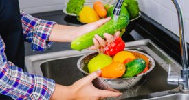 Specialistai primena: ant neplautų rankų, vaisių ir daržovių tykantys parazitai gali sukelti rimtų sveikatos problemų