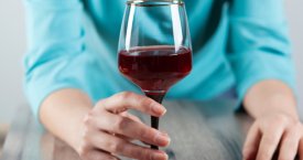 Kodėl alkoholį vartojantys žmonės nesikreipia pagalbos?