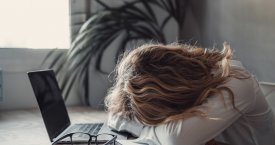 Po pietų jaučiatės mieguisti? Štai, kaip to išvengti