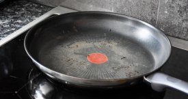 Maistą ruošiate subraižytoje keptuvėje? Įspėja suklusti