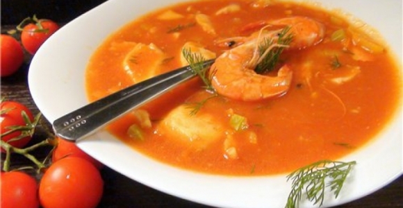 Pomidorų sriuba su tigrinėmis krevetėmis ir menke