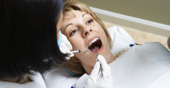 Odontologės konsultacija. Kodėl kraujuoja dantenos?
