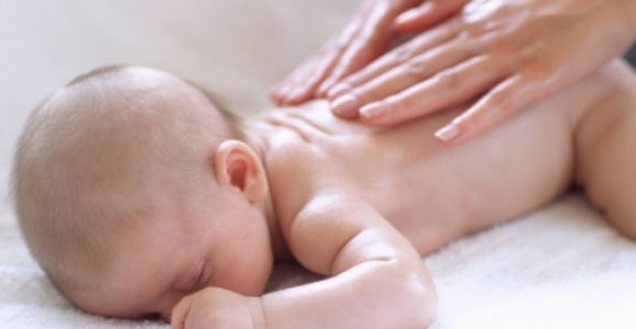 10 priežasčių masažuoti kūdikį