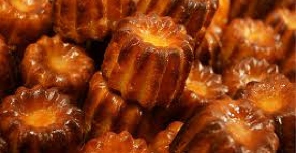 Burnoje tirpstančios Canelés iš Bordo regiono