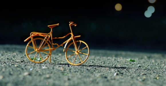 Turbūt mažiausias dviratis pasaulyje (video)