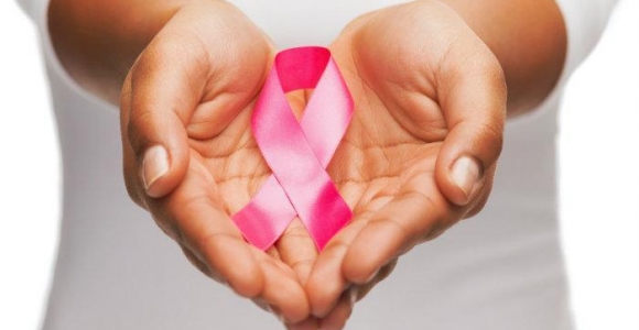 Jaunos moters istorija: „Pasitikrinau dėl krūties vėžio, o susirgo mama“