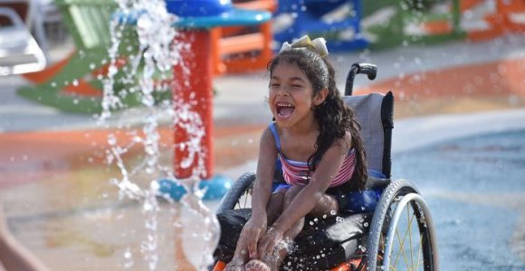 Pirmasis pasaulyje vandens parkas, pritaikytas ir neįgaliesiems (foto)