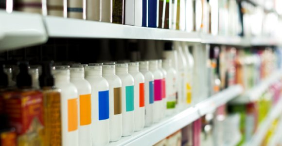 Kenksmingos cheminės medžiagos kosmetikoje: sužinokite, ko turėtumėte vengti