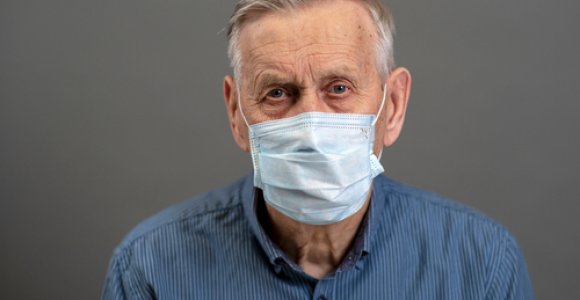 Senjorai dėl koronaviruso kreipiasi į jaunimą: prašo tik vieno