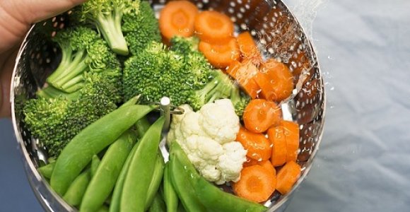 Kas sveikiau: virtos ar garuose troškintos daržovės