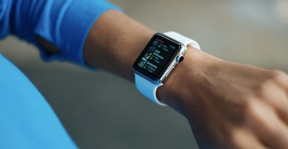 Technikos ekspertas supažindina su naujausiais laikrodžiais ir jų funkcijomis