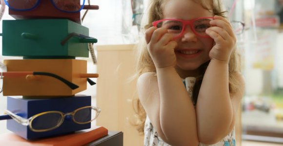 Patarimai, kaip tinkamai išrinkti akinius vaikams
