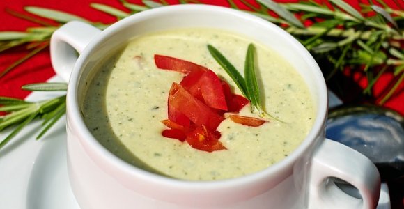 Šaltų vasariškų sriubų receptai