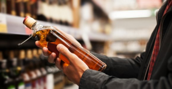 Vaistininkė perspėja: alkoholis kenkia smegenims ir sukelia širdies veiklos sutrikimus 