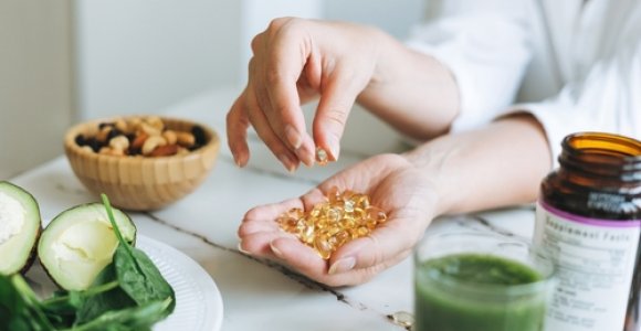 Gydytoja atskleidė, kokiais vitaminais būtina papildyti organizmą žiemos metu