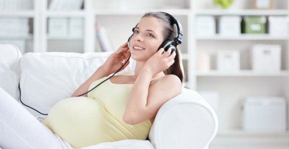 Muzikos terapija – puiki priemonė nėščiųjų emocinei sveikatai palaikyti