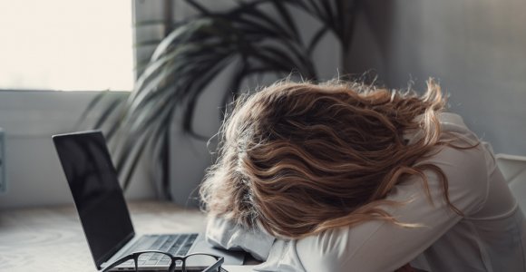 Po pietų jaučiatės mieguisti? Štai, kaip to išvengti