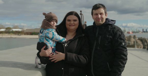 Globėjų šeimoje augančiam Timukui – ypatinga diagnozė: visų didžiausias noras – kad jis pradėtų valgyti ir augti