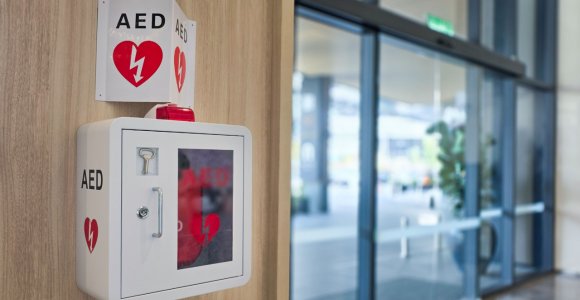 Ketinama plėsti viešai prieinamų defibriliatorių tinklą