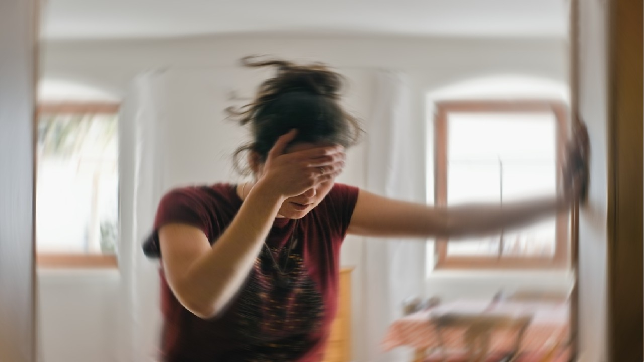 Migrena – neurologinis sutrikimas, sukeliantis stiprų galvos skausmą.