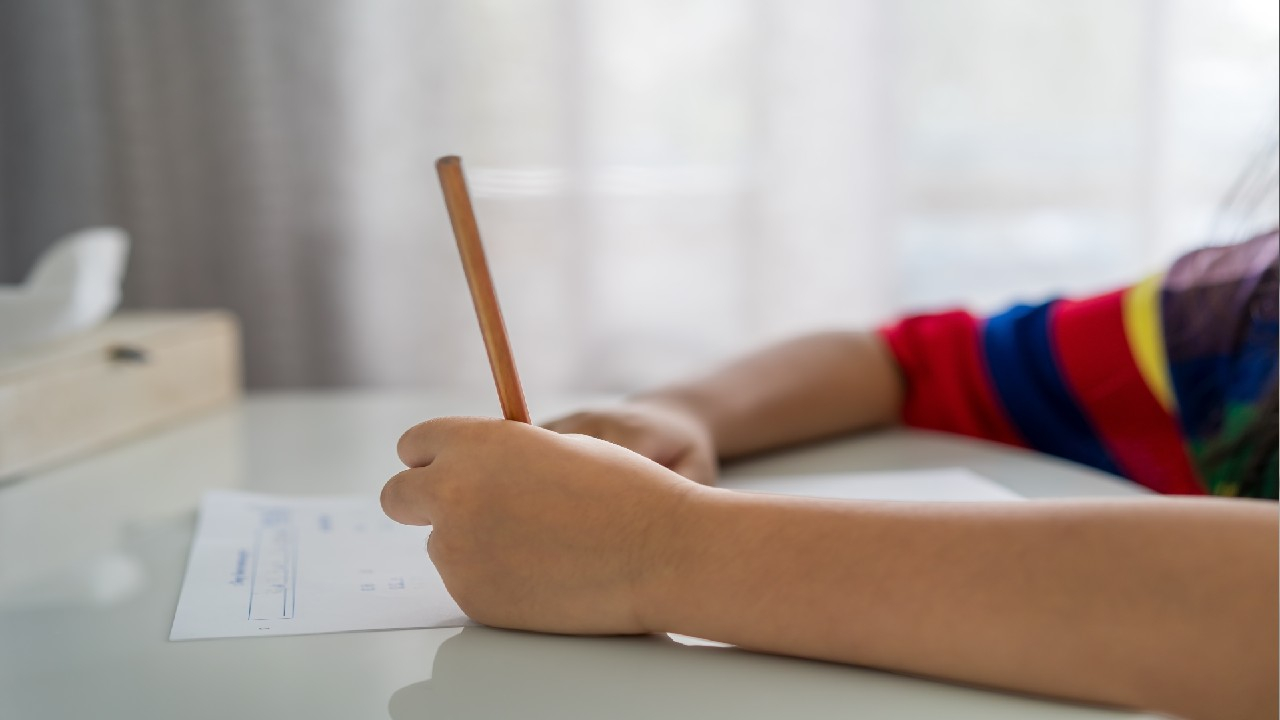 Mokymosi sunkumai – tai įvairūs pažinimo sutrikimai, apsunkinantys informacijos įsisavinimą, dėmesio sutelkimą, skaitymą ar rašymą.