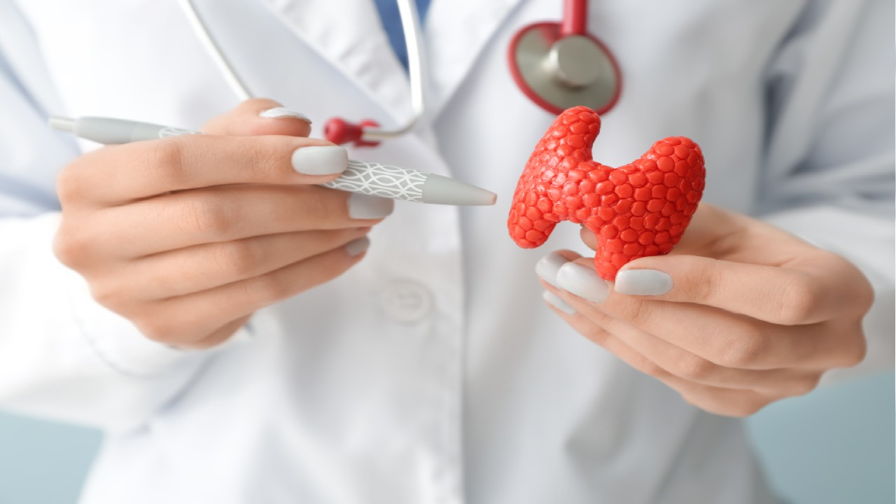 Hipoparatiroidizmas – endokrininės sistemos sutrikimas, kai sumažėja prieskydinių liaukų hormonų gamyba, sukelianti kalcio ir fosforo pusiausvyros pokyčius. 