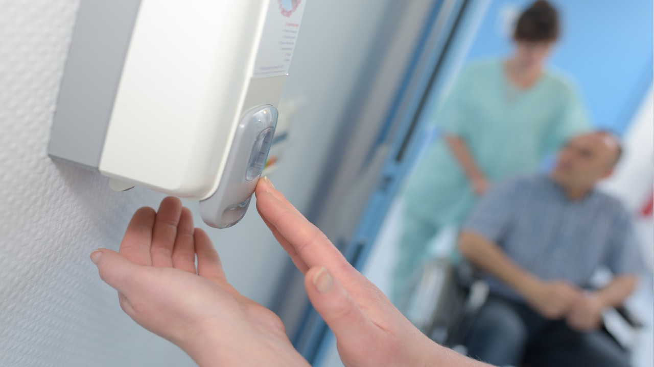 Hospitalinės infekcijos – tai gydymo įstaigoje paciento įgytos infekcijos, pasireiškiančios gydymo ar slaugos laikotarpiu, bet ne prieš hospitalizaciją.