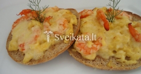 Omletas su krevetėmis ir skrebučiu