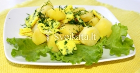 Šiltos bulvių salotos su omletu
