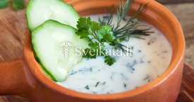Bulgariška agurkų šaltsriubė