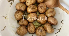Rudeniškas receptas - keptos bulvės orkaitėje su lupenomis ir rozmarinu