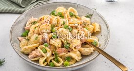 Makaronai su lašiša ir žirneliais
