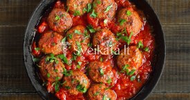 Daržovių padaže troškinti tefteliai su grikiais