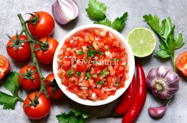 Gaivios salotos: pomidorų salsa